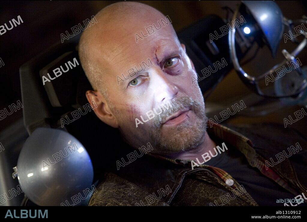 BRUCE WILLIS in SURROGATES, 2009, directed by JONATHAN MOSTOW. Copyright TOUCHSTONE PICTURES / VAUGHAN, STEPHEN.