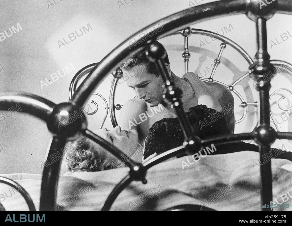 ALEXIS SMITH and PAUL NEWMAN in THE YOUNG PHILADELPHIANS, 1959, directed by VINCENT SHERMAN. Copyright WARNER BROTHERS.