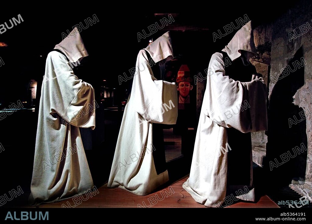 Walkenried Monastery, Cistercian Abbey, medieval monastery complex, three figures, mannequins with Cistercian cowls, hood, museum, column path, perforated plate path, Green Belt, border path, Walkenried, Harz Mountains, Göttingen County, Lower Saxony