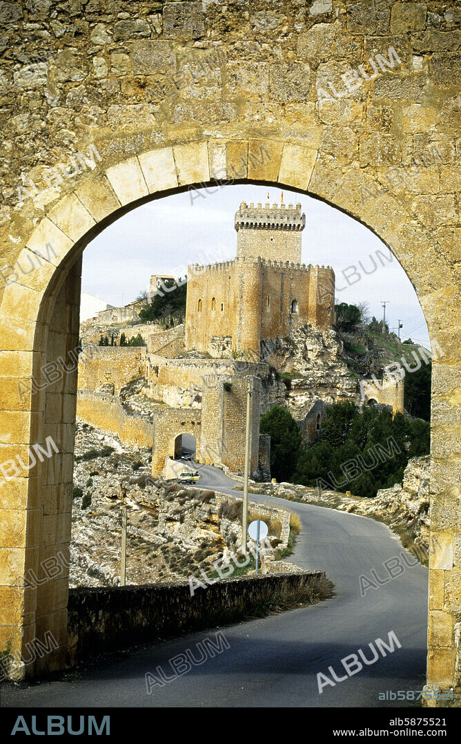 Alarcón, Castillo y murallas; Parador Nacional de Turismo.