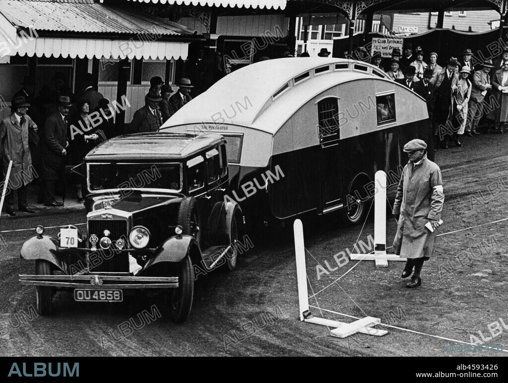1930 Morris Oxford Six with Winchester Streamline caravan.