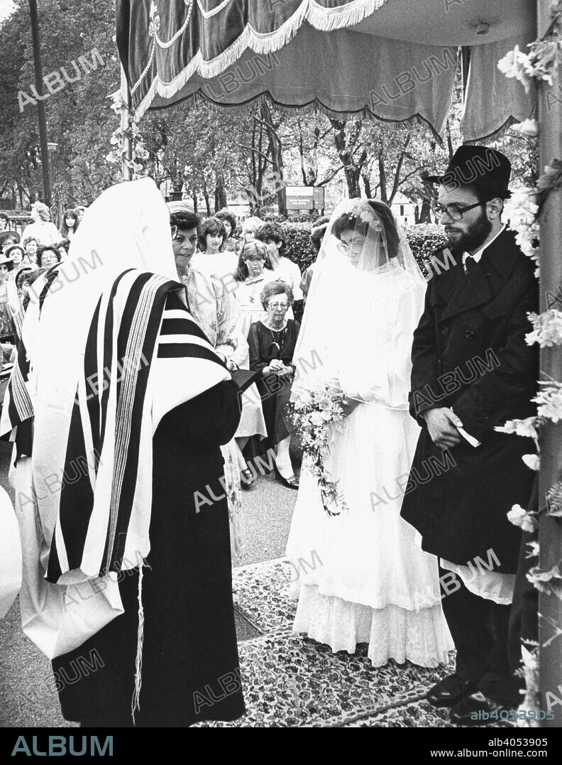 Open-air wedding, Dollis Hill Synagogue, London, 2 September 1984. A rabbi marries Suzanne Seymour and Colin Dome.