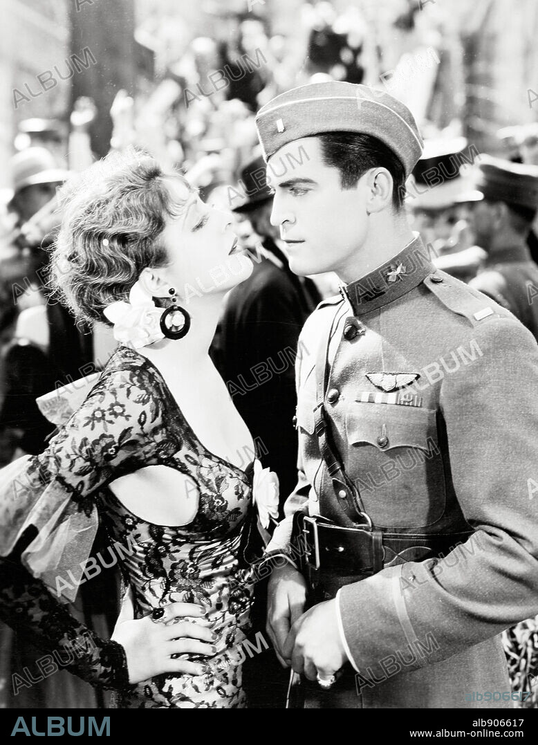 BILLIE DOVE y CHESTER MORRIS en UN AS EN LAS NUBES, 1932 (COCK OF THE AIR), dirigida por TOM BUCKINGHAM. Copyright THE CADDO COMPANY.