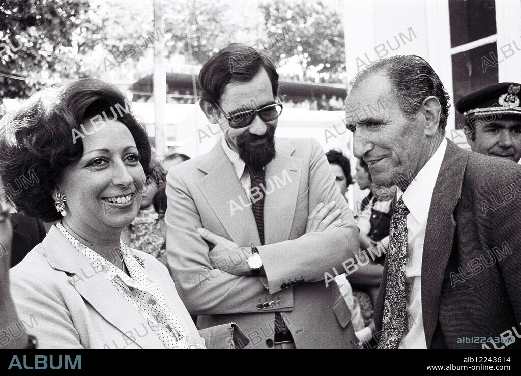 Miguel Torga, portuguese writer, with Dra. Manuela Ramalho Eanes and Alvaro Barreto, at the Harvest Fair - Régua, September 1979 (Marques Valentim / Atlântico Press).