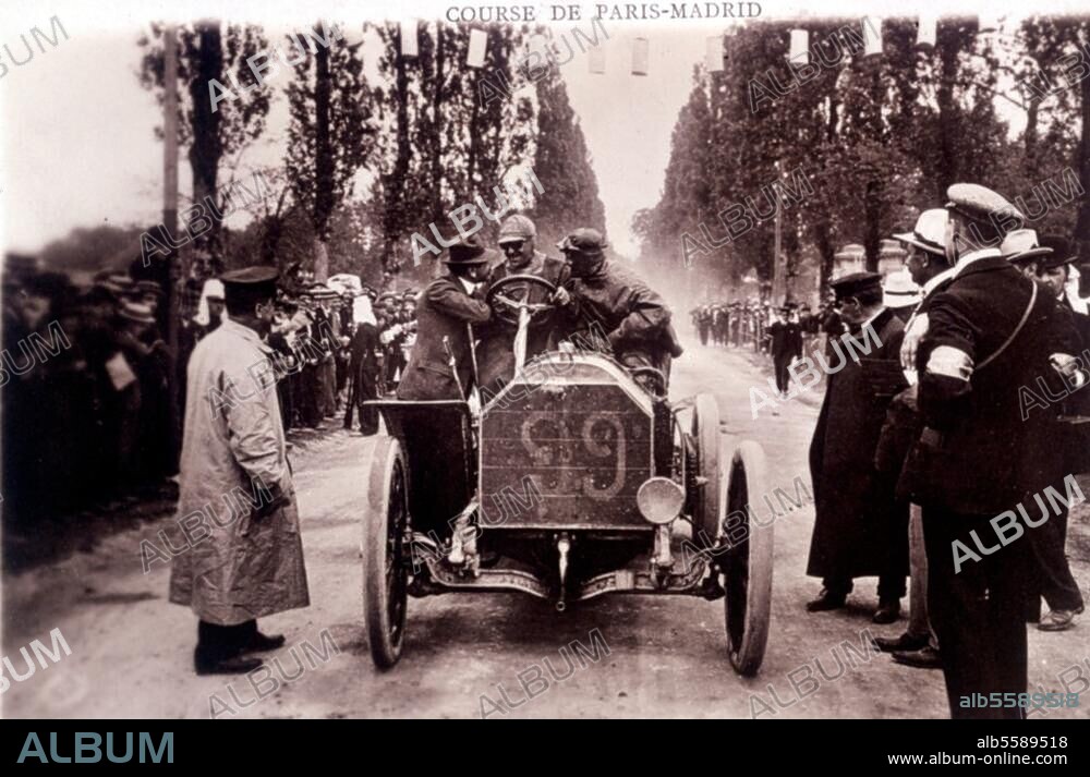 Motorsport / Automobilrennen Paris-Madrid, 24. bis 27. Mai 1903 (Nach mehreren Unfällen in Bordeaux abgebrochen). - "Course de Paris-Madrid. J.B.Wardem sur sa Mercédès de 60 chevaux arrivant au contrôle de Bordeaux". (J.B.Wardem auf Mercedes bei der Ankunft in Bordeaux). Fotopostkarte (Photographie v. C.Chusseau-Flaviens). Paris, Privatslg.