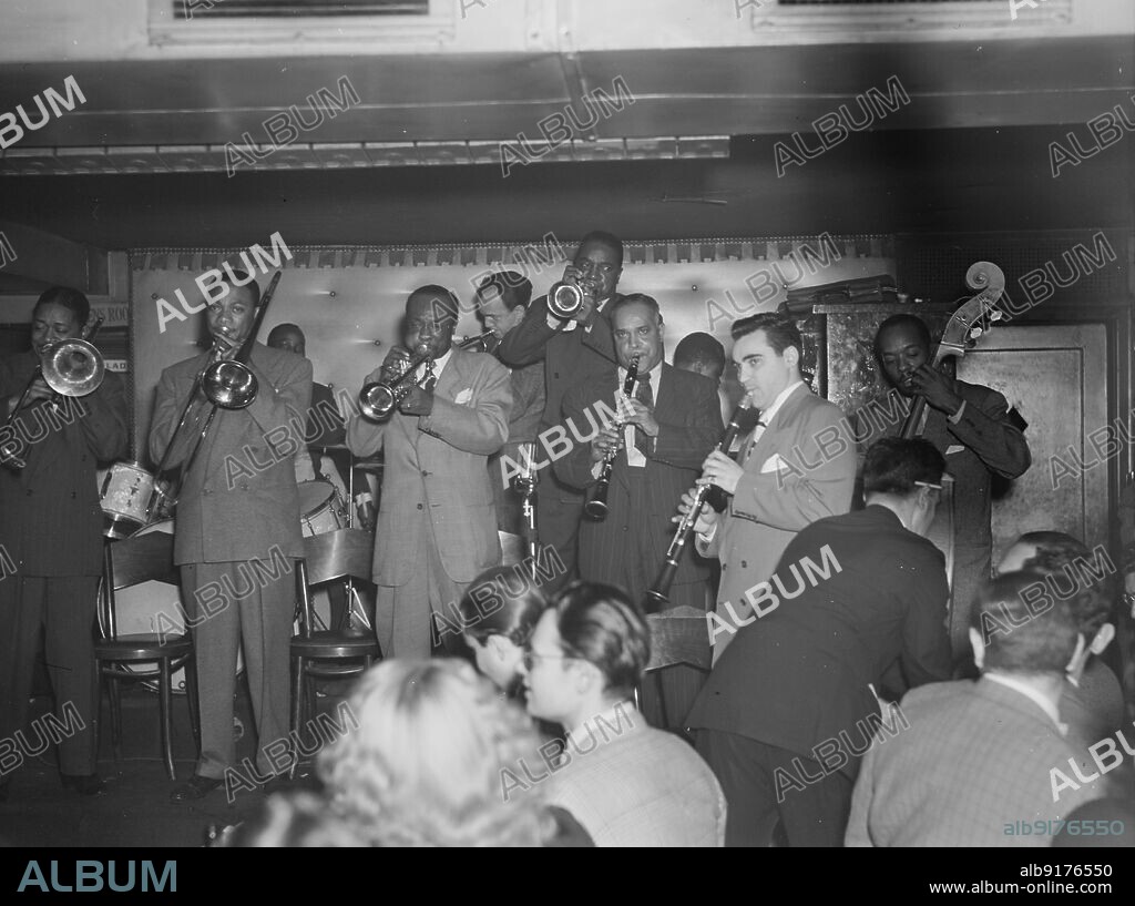 WILLIAM PAUL GOTTLIEB. Portrait of Sol (Solomon) Yaged, Jimmy Jones(?), and John (O.) Levy(?), Jimmy Ryan's (Club), New York, N.Y., 1946.