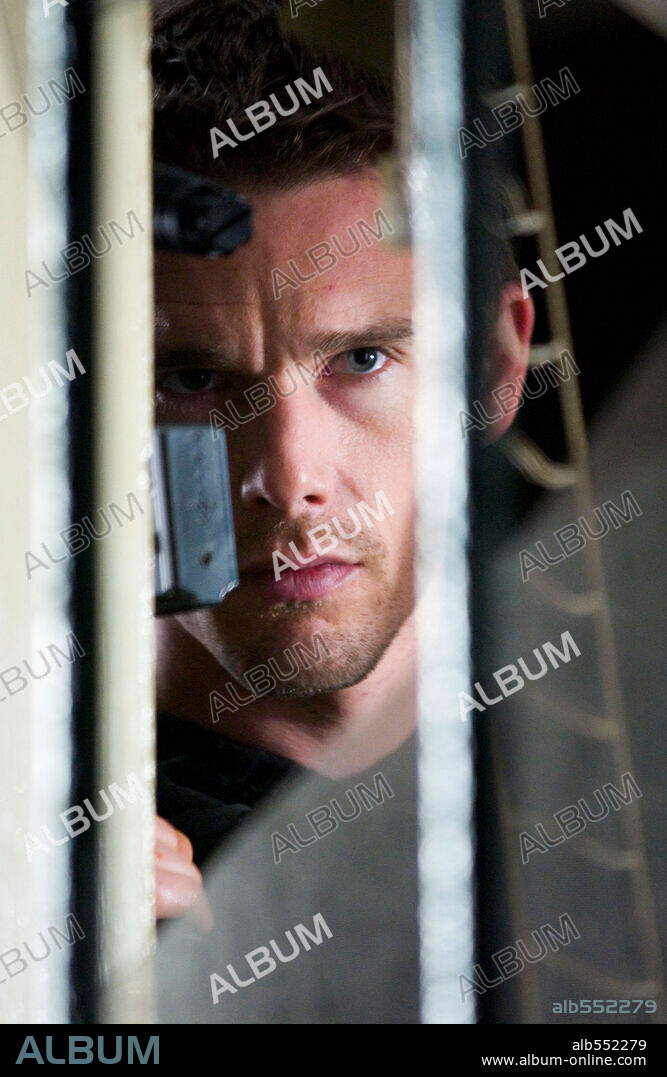 ETHAN HAWKE en ASALTO AL DISTRITO 13, 2005 (ASSAULT ON PRECINCT 13), dirigida por JEAN-FRANCOIS RICHET. Copyright ROGUE PICTURES / GIBSON, MICHAEL.