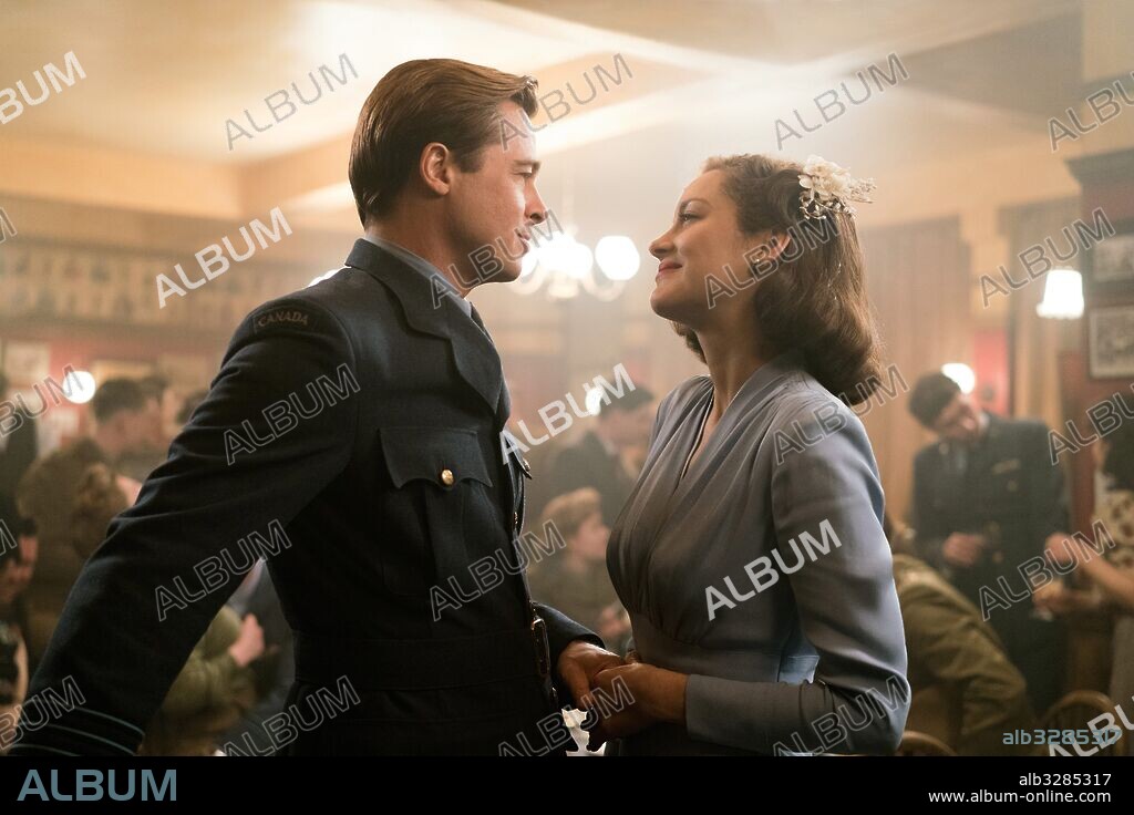 BRAD PITT y MARION COTILLARD en ALIADOS, 2016 (ALLIED), dirigida por DON BURGESS y ROBERT ZEMECKIS. Copyright GK FILMS/PARAMOUNT PICTURES.