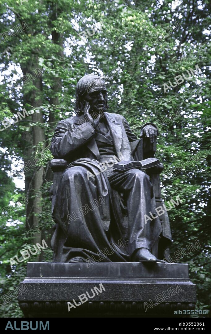 Karl Ernst von Baer (Piibe, 1792-Dorpat, 1876). Biólogo y médico estonio de origen ruso. Fundador de la embriología contemporánea, entre sus muchas contribuciones figura la descripción del óvulo de los mamíferos. Estatua de von Baer. Tartu, Estonia.