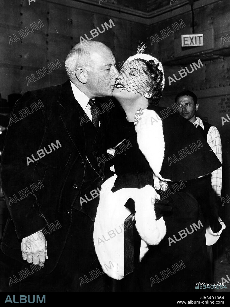CECIL B DEMILLE y GLORIA SWANSON en EL CREPÚSCULO DE LOS DIOSES, 1950 (SUNSET BLVD.), dirigida por BILLY WILDER. Copyright PARAMOUNT PICTURES.