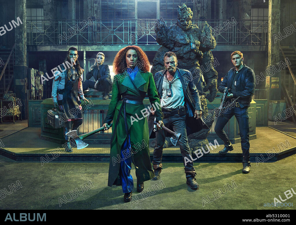 ADAM HUGILL, ALEX TELFER, CRAIG MACRAE, LARA ROSSI, MARAMA CORLETT and RICHARD DORMER in THE WATCH, 2020, directed by CRAIG VIVEIROS. Copyright BBC STUDIOS.
