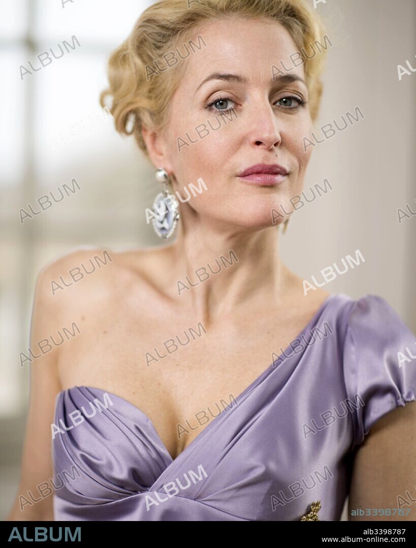 GILLIAN ANDERSON in WAR AND PEACE, 2016, directed by TOM HARPER. Copyright BBC CYMRU WALES/BBC WORLWIDE/WEINSTEIN COMPANY, THE.