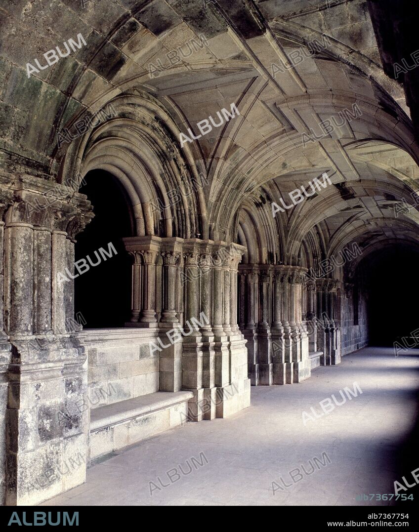 GALERIA DEL CLAUSTRO-CONJUNTO-VENTANAS DE LA SALA CAPITULAR-ROMANICO.