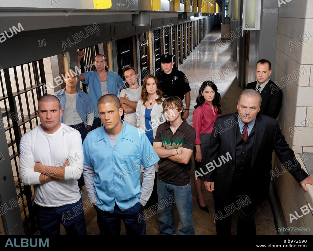 AMAURY NOLASCO, DOMINIC PURCELL, ROBERT KNEPPER, ROBIN TUNNEY, SARAH WAYNE CALLIES, WADE WILLIAMS and WENTWORTH MILLER in PRISON BREAK, 2005 (PRISON BREAK-TV), directed by PAUL SCHEURING. Copyright 20TH CENTURY FOX TV.