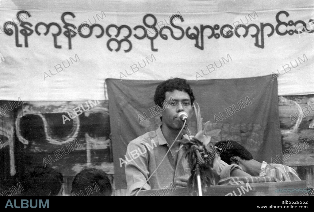 Burma / Myanmar: Student leader Moe Thee Zun addressing a
