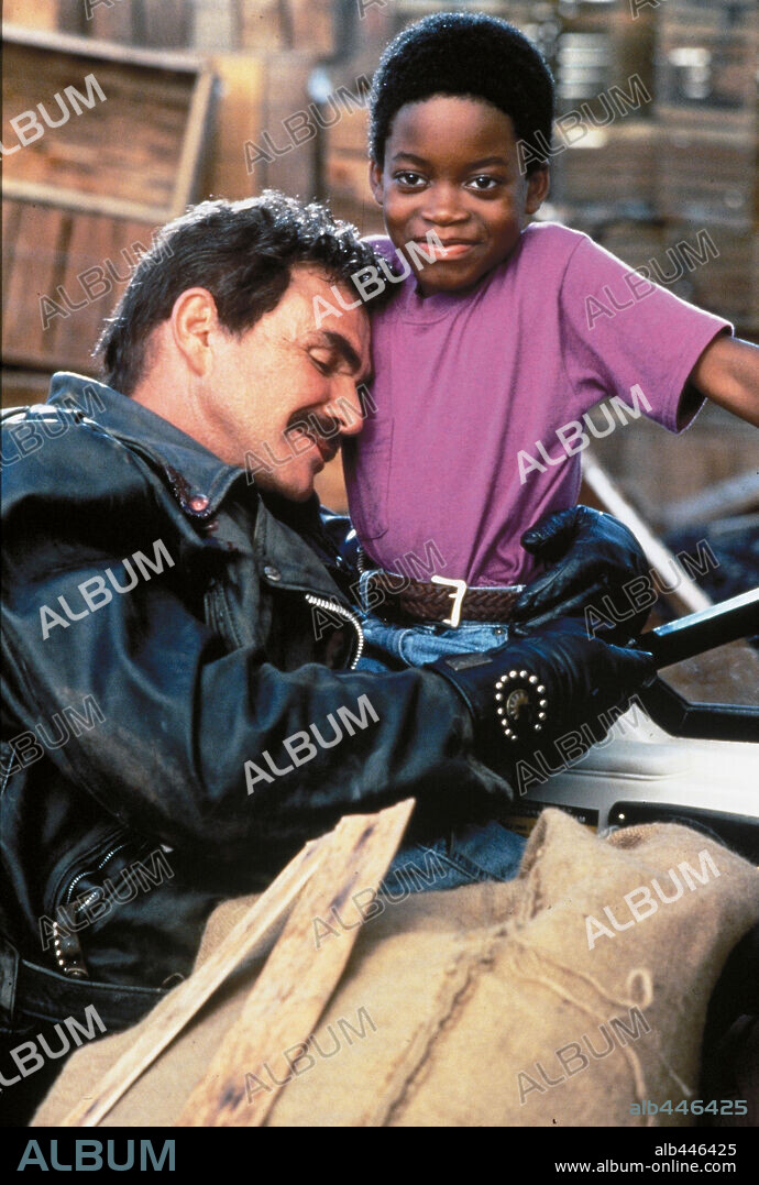 BURT REYNOLDS and NORMAN D. GOLDEN II in COP AND A HALF, 1993, directed by HENRY WINKLER. Copyright UNIVERSAL PICTURES.