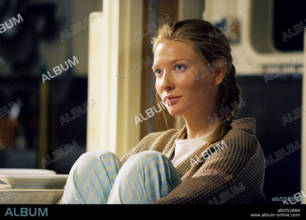 CATE BLANCHETT in THE LIFE AQUATIC WITH STEVE ZISSOU, 2004, directed by WES ANDERSON. Copyright TOUCHSTONE PICTURES.