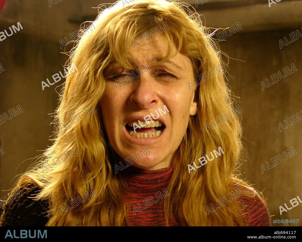 SILVIA GAMBINO en TORRENTE 3: EL PROTECTOR, 2005, dirigida por SANTIAGO SEGURA. Copyright AMIGUETES ENTERTAINMENT / PAOLA Y MONICA.