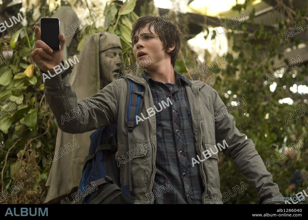 LOGAN LERMAN in PERCY JACKSON & THE OLYMPIANS: THE LIGHTNING THIEF, 2010, directed by CHRIS COLUMBUS. Copyright 1492 PICTURES/FOX 2000 PICTURES/IMPRINT ENTERTAINMENT.