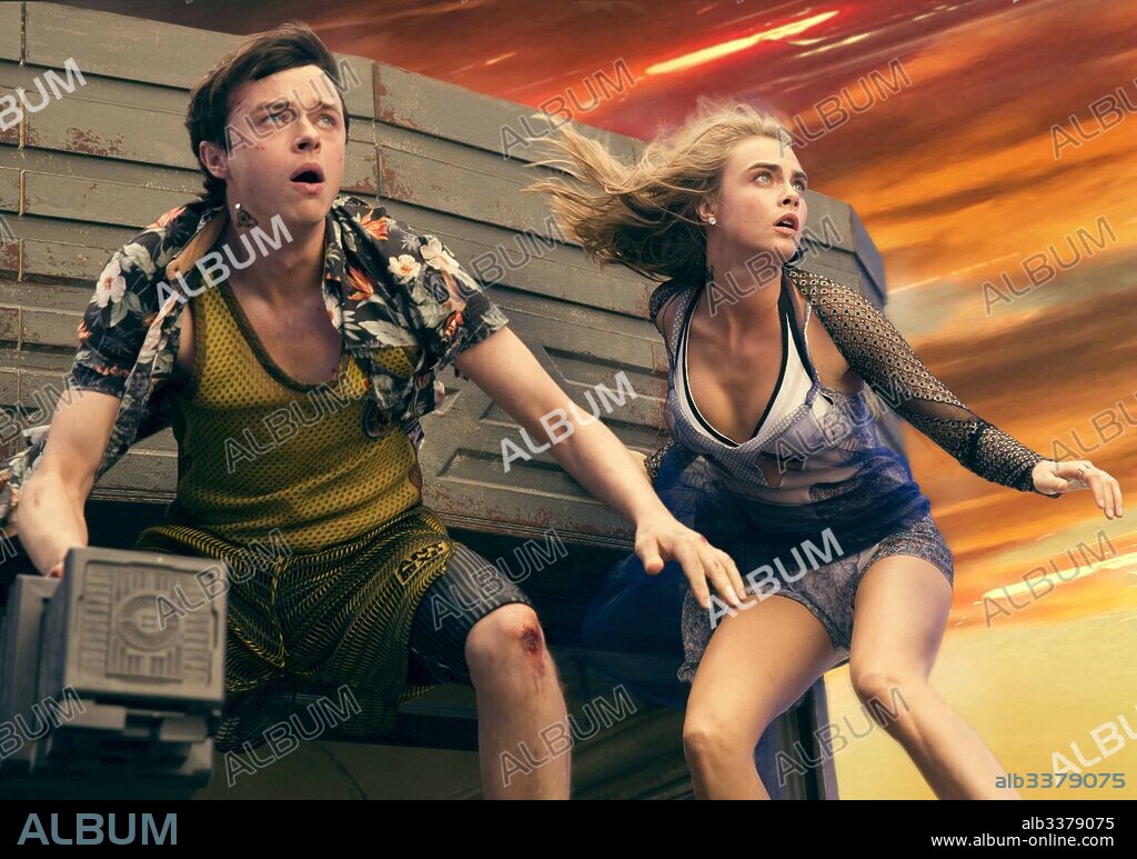 CARA DELEVINGNE y DANE DEHAAN en VALERIAN Y LA CIUDAD DE LOS MIL PLANETAS, 2017 (VALERIAN AND THE CITY OF A THOUSAND PLANETS), dirigida por LUC BESSON. Copyright EUROPACORP/FUNDAMENTAL FILMS/GRIVE PROD/GULF FILMS.