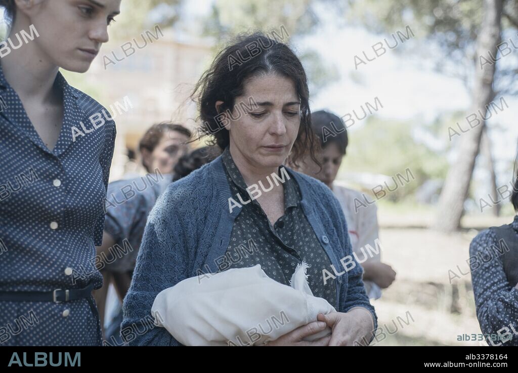 NORA NAVAS en LA LUZ DE ELNA, 2017 (LA LLUM D'ELNA), dirigida por SILVIA QUER. Copyright DESTINO FILMS / MORAY, IRENE.