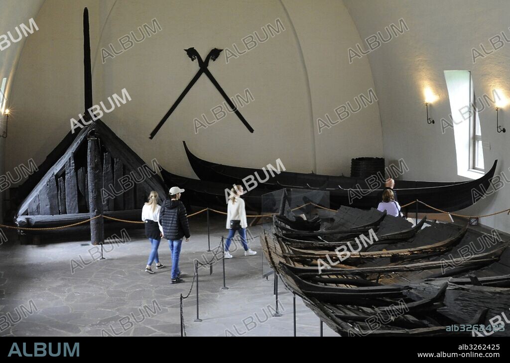 Barco de Tune. Embarcación de tipo karve, fechada en el año 900. Hallado en Ostfold. Madera de roble. Museo de Barcos Vikingos. Oslo. Noruega.