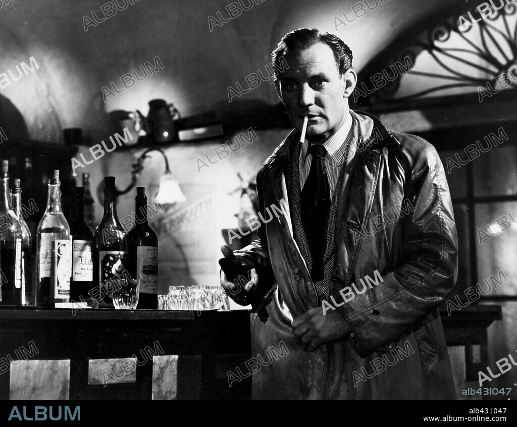TREVOR HOWARD en LA SALAMANDRA DE ORO, 1950 (GOLDEN SALAMANDER), dirigida por RONALD NEAME. Copyright RANK.