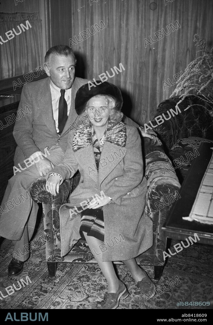 Erna Sack. 1943 *** Local Caption *** . KAMERAREPORTAGE.