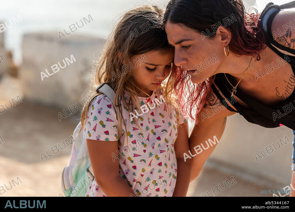 LEIRE MARIN and TAMARA CASELLAS in AMA, 2021, directed by JULIA DE PAZ. Copyright La Dalia Films.