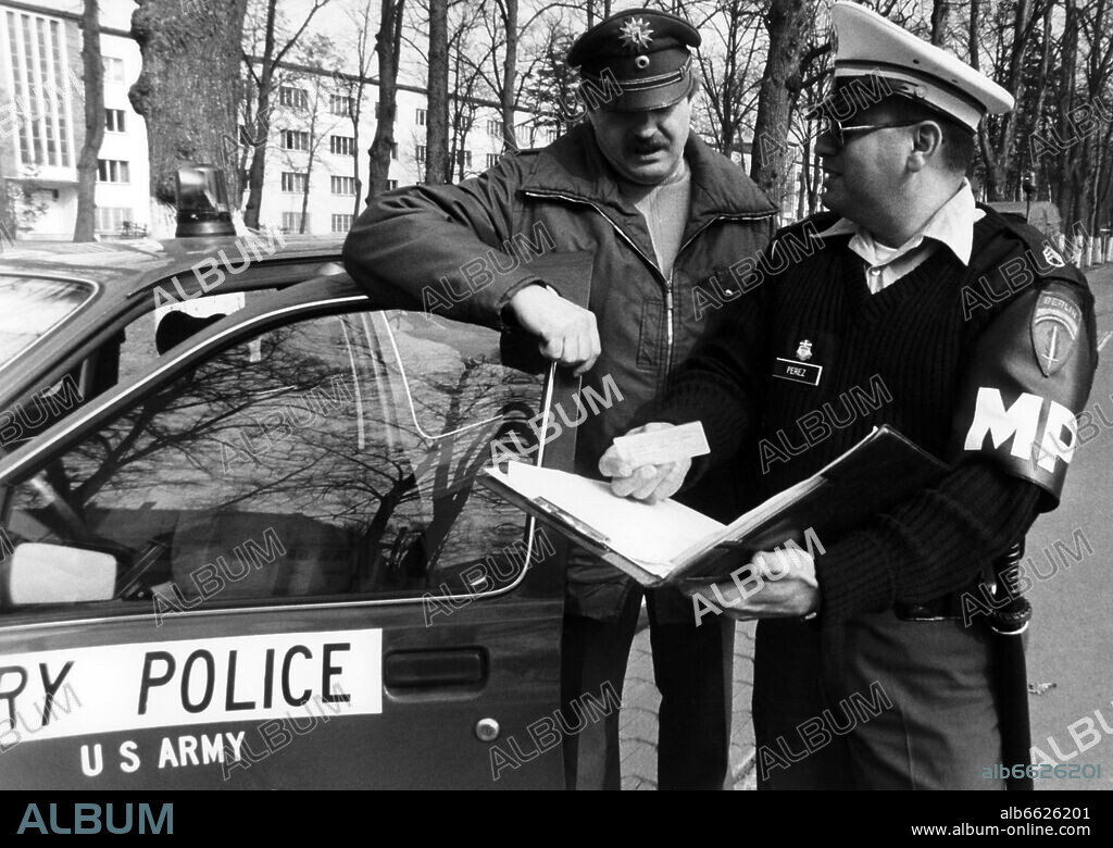 The U.S. military policeman Daniel Perez (right) and the German policeman Erich Feldheiser (left) during their patrol duty in Berlin on 19 March 1984. The German-American police patrol is especially called in the case of accidents and delicts in which relatives of the allied armed forces are involved. 19/03/1984