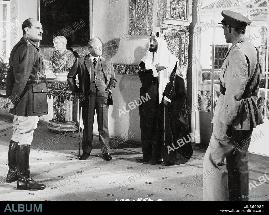 ALEC GUINNESS, CLAUDE RAINS and JACK HAWKINS in LAWRENCE OF ARABIA, 1962, directed by DAVID LEAN. Copyright COLUMBIA PICTURES.