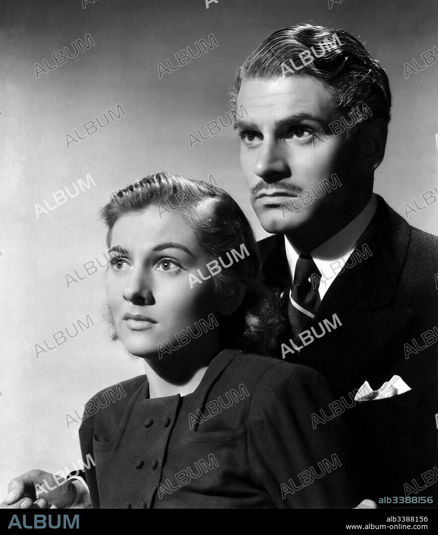 JOAN FONTAINE and LAURENCE OLIVIER in REBECCA, 1940, directed by ALFRED HITCHCOCK. Copyright Selznick International Pictures.