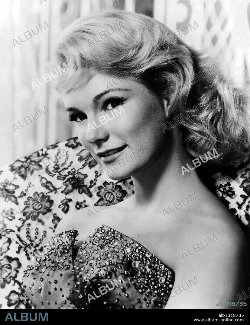 YVETTE MIMIEUX in THE TIME MACHINE, 1960, directed by GEORGE PAL. Copyright M.G.M.