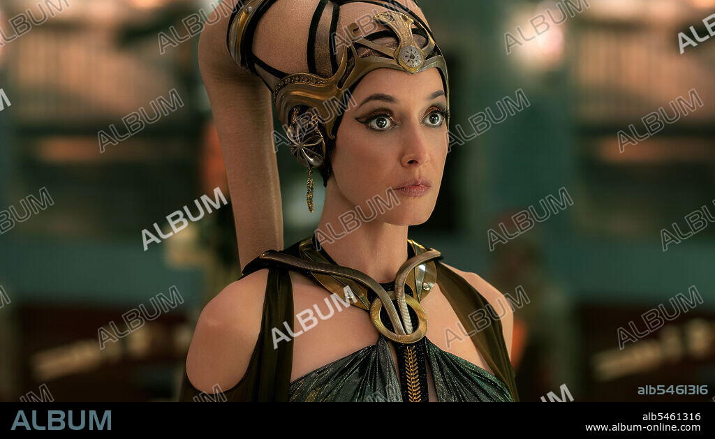 JENNIFER BEALS in THE BOOK OF BOBA FETT, 2021, directed by BRYCE DALLAS HOWARD, DAVE FILONI, JON FAVREAU and ROBERT RODRIGUEZ. Copyright LUCASFILM.