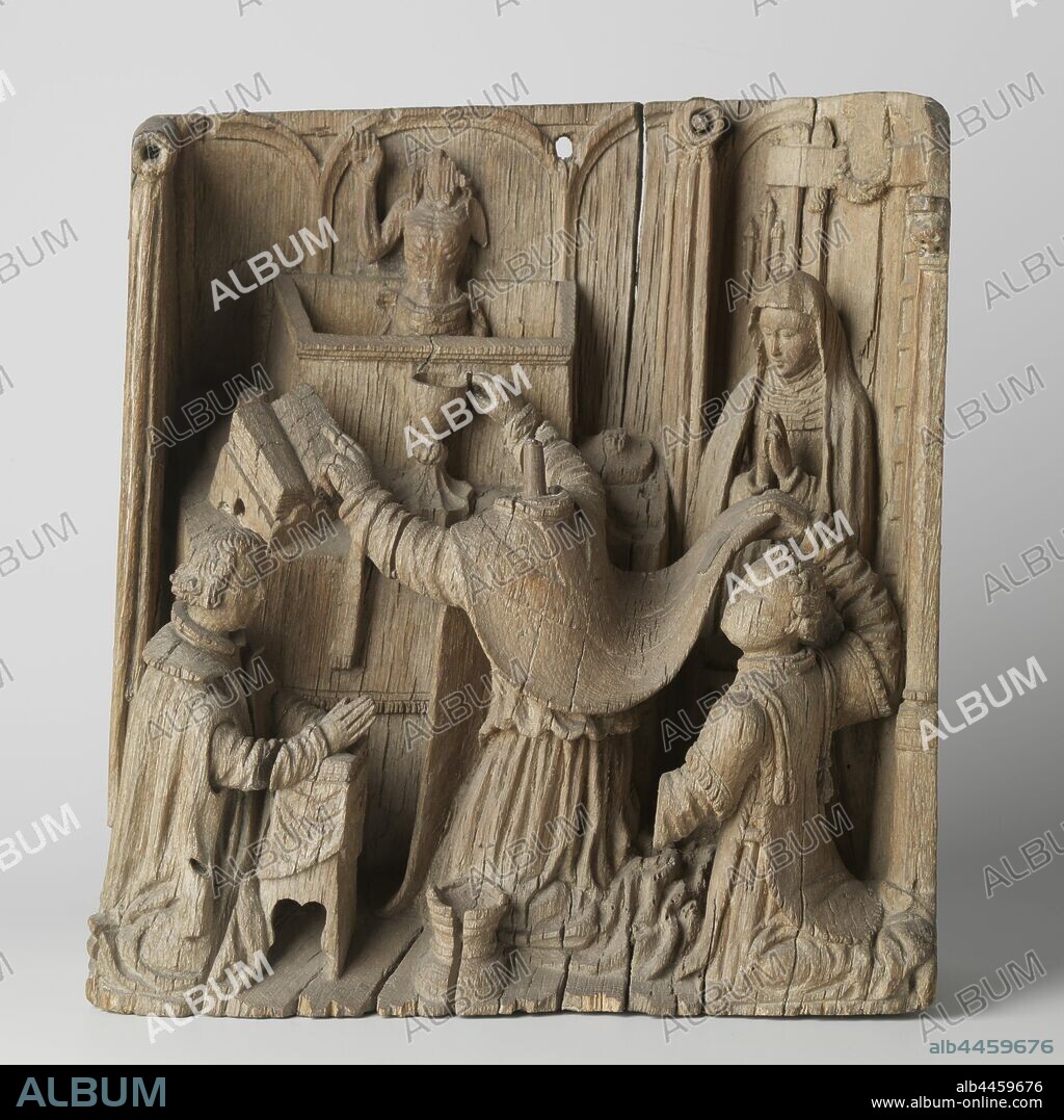 Gregory Mass, Gregorius celebrates Mass, assisted by an akolite. On the altar Christ as Man of Sorrows. On the left in the foreground a kneeling founder, on the right, behind the akoliet, a standing woman in nonnendrascht (founder?), anonymous, Nederlanden, c. 1500 - c. 1525, oak (wood), h 32.5 cm × w 30.5 cm.