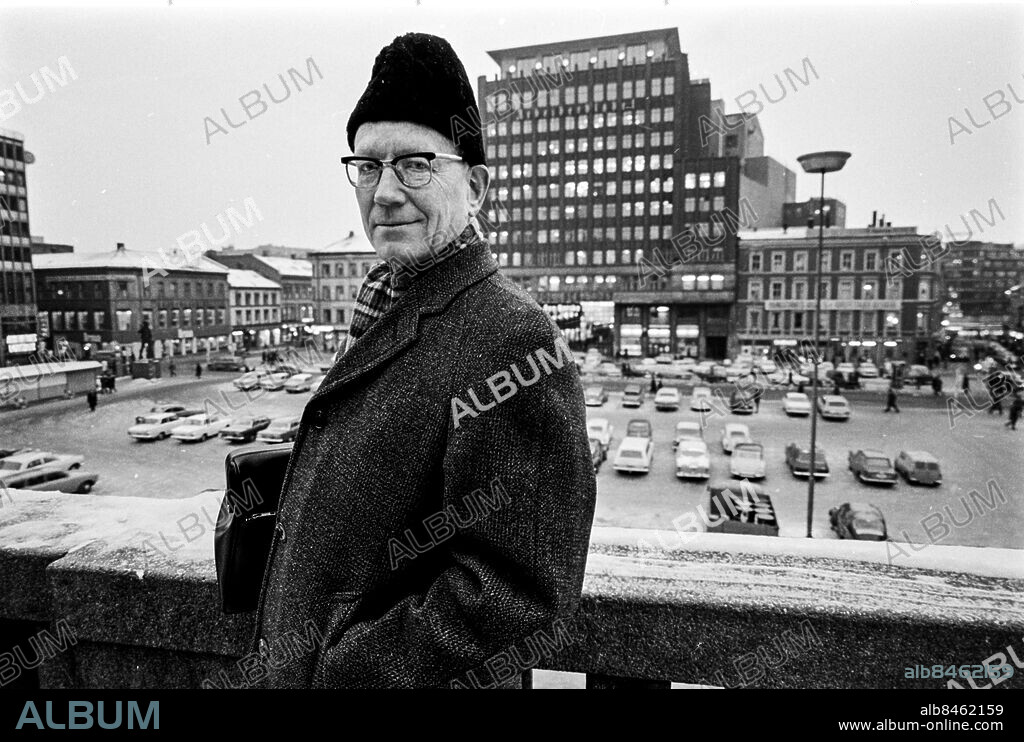NORGE OSLO 1967-01.. Per Bratland, politisk skribent i Arbeiderbladet.. Foto: Bo-Aje Mellin / RiR / SVT / Kod: 5600. Reportage publ. i RiR 7/67 sid. 10-12, 49 inför ett radioprogram.. RiR 18422 sv/v neg.