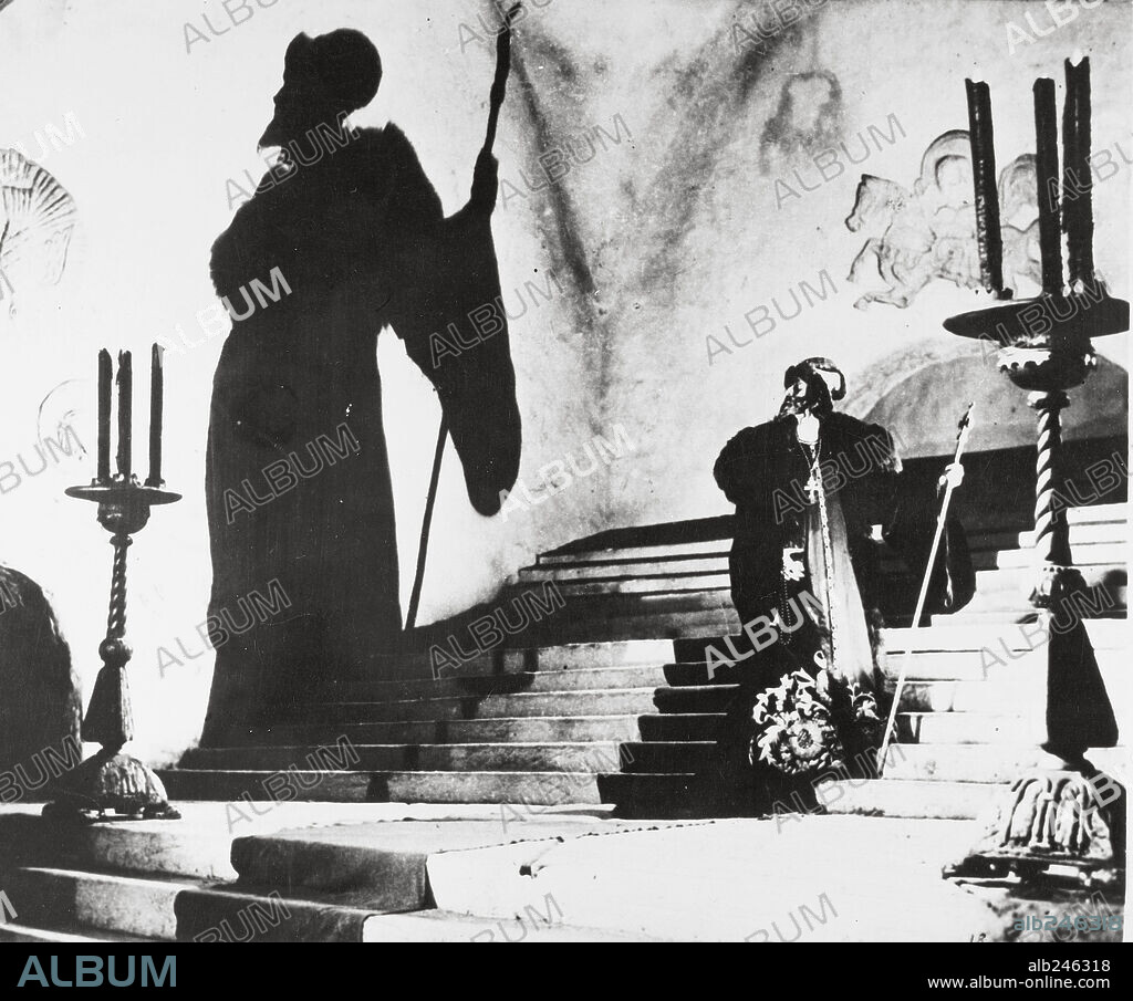 NIKOLAI CHERKASOV en IVÁN EL TERRIBLE, 1944 (IVAN GROZNYJ I), dirigida por SERGEI M. EISENSTEIN. Copyright ALMA ATA.