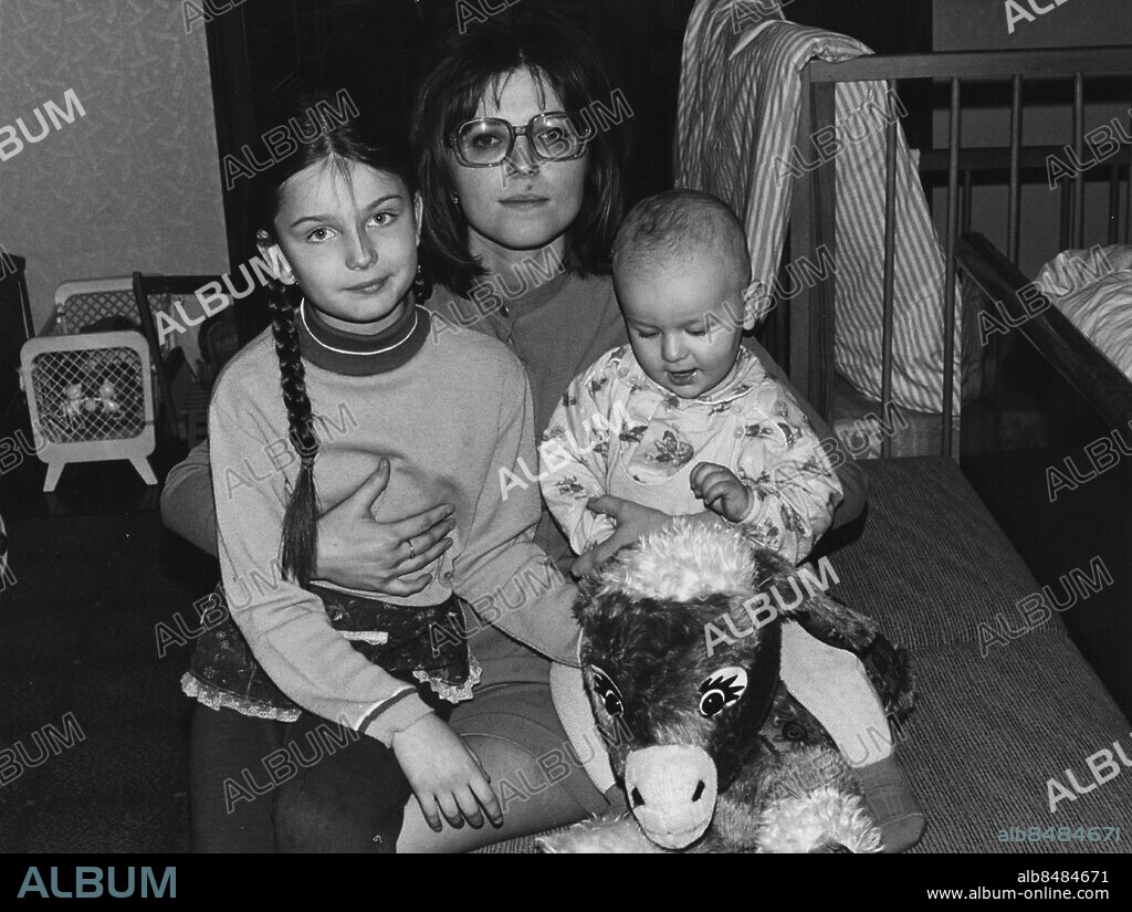 ARCHIVE 1973. Model Paulina Porizkova as a child with her mother Anna and brother Joachym. Paulina's family fled to Sweden from Czechoslovakia after the Soviet invasion in 1968, without Paulina who was being detained by the Czechoslovak authorities. After a long struggle by the parents Paulina was released in the early 70's to Sweden where she was reunited with her family. As a 15-year-old in 1980, she moved to the United States and became a model.. Photo: Scandia Photopress / TT / Code: 680.