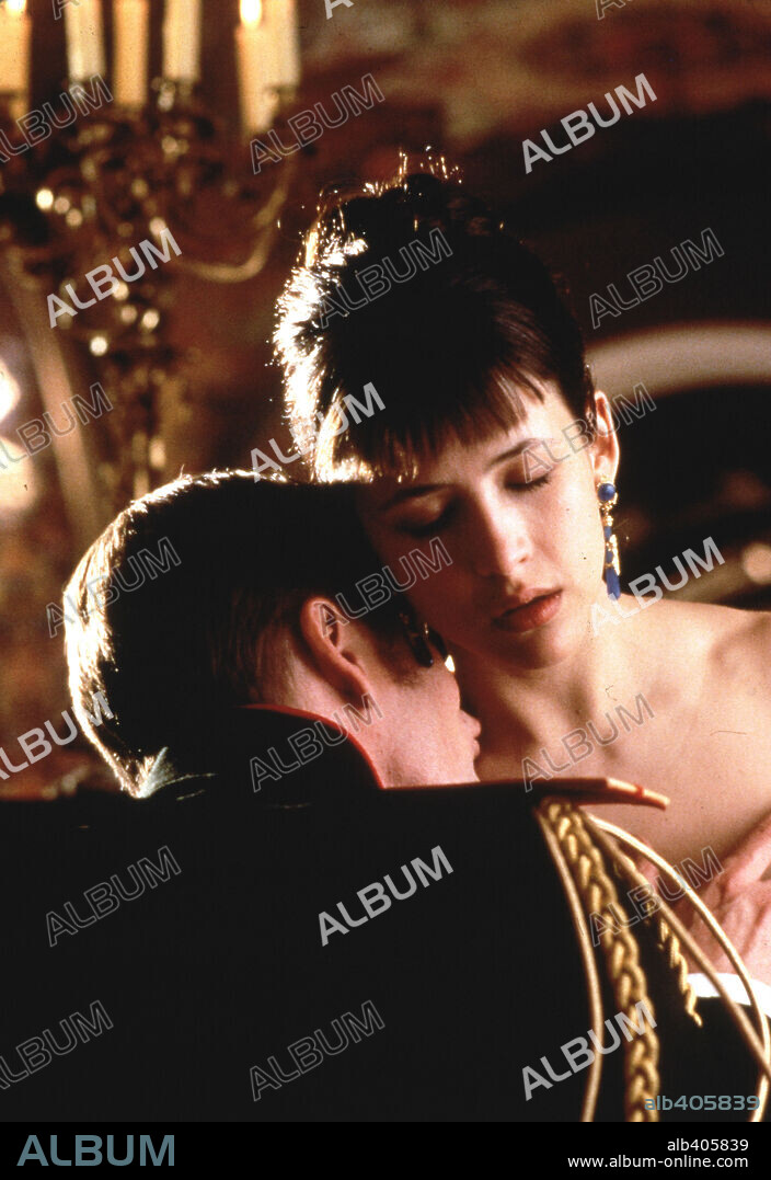 SEAN BEAN and SOPHIE MARCEAU in ANNA KARENINA, 1997, directed by BERNARD ROSE. Copyright WARNER BROTHERS.