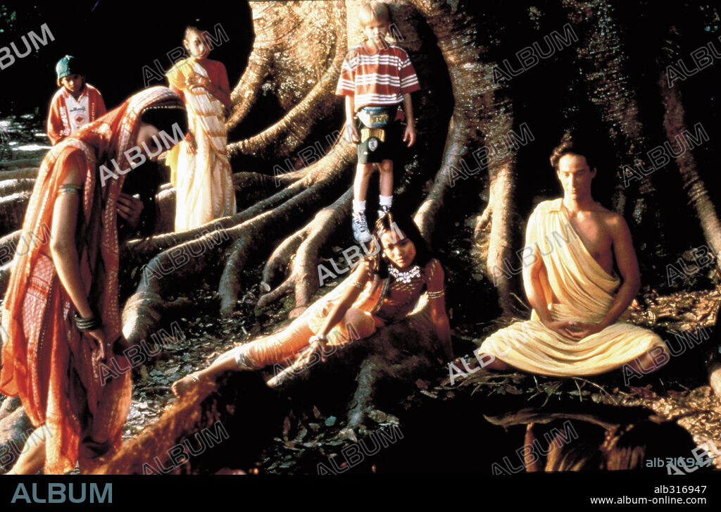 ALEX WIESSENDARGER y KEANU REEVES en EL PEQUEÑO BUDA, 1993 (LITTLE BUDDHA), dirigida por BERNARDO BERTOLUCCI. Copyright MIRAMAX.