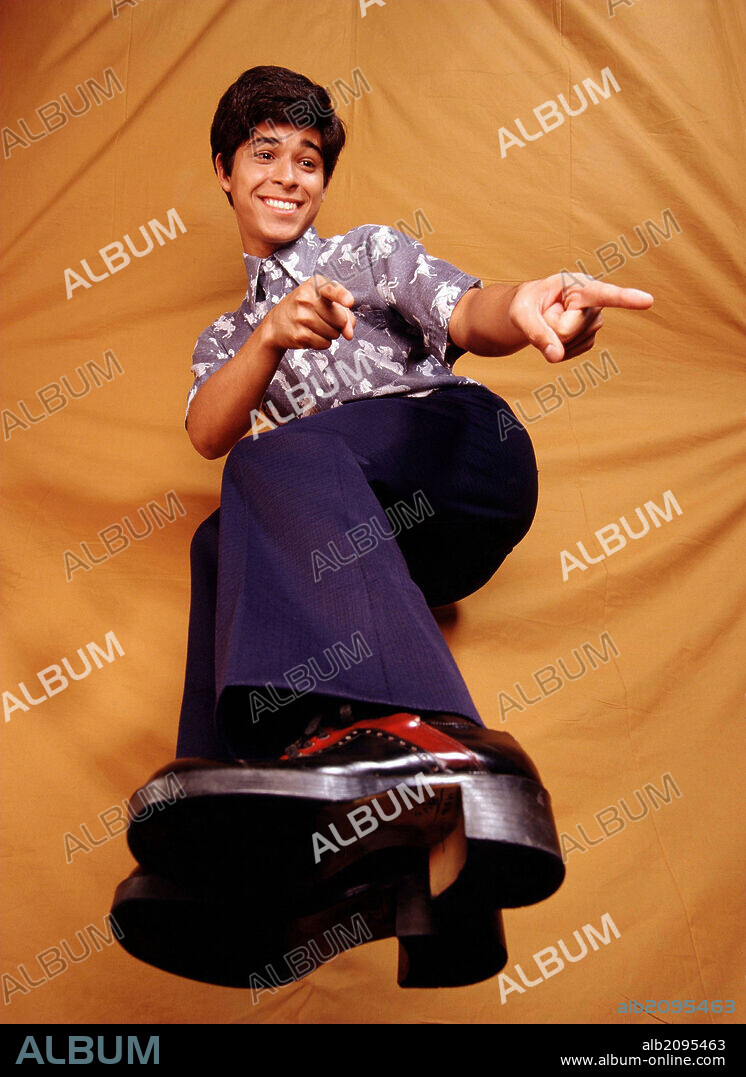 WILMER VALDERRAMA in THAT '70S SHOW, 1998 (THAT '70S SHOW-TV). Copyright 20TH CENTURY FOX.