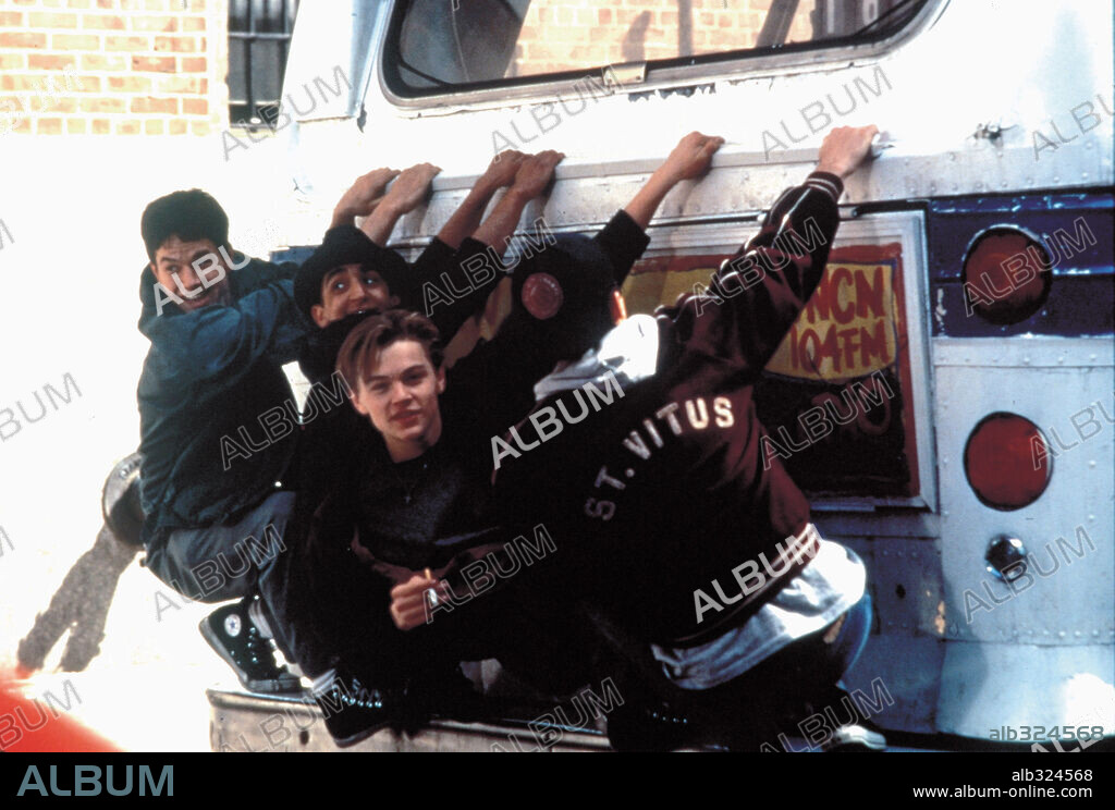 di caprio und MARK WAHLBERG. Leonardo DiCaprio und MARK WAHLBERG in THE BASKETBALL DIARIES, 1995, unter der Regie von SCOTT KALVERT. Copyright NEW LINE CINEMA.