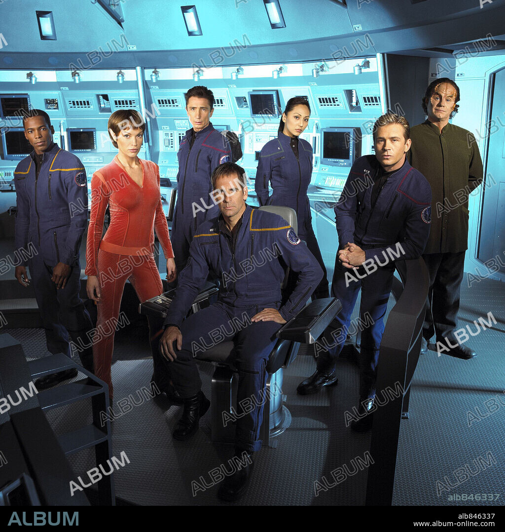 ANTHONY MONTGOMERY, CONNOR TRINNEER, DOMINIC KEATING, JOHN BILLINGSLEY, JOLENE BLALOCK, LINDA PARK and SCOTT BAKULA in STAR TREK: ENTERPRISE, 2001 (STAR TREK: ENTERPRISE-TV). Copyright PARAMOUNT TV.