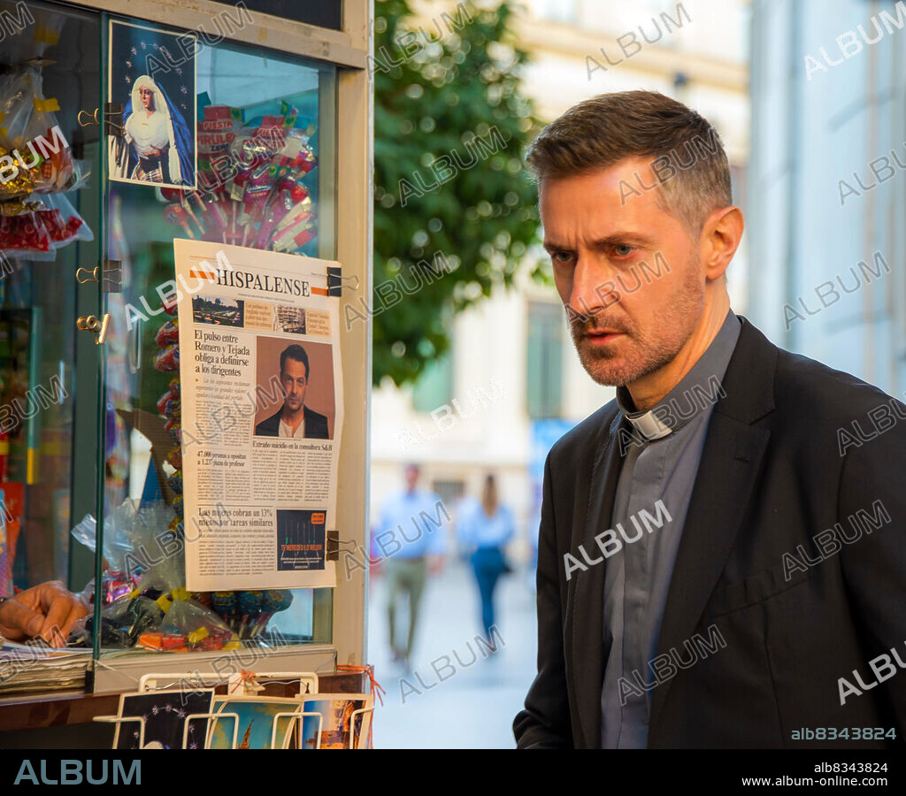 RICHARD ARMITAGE en LA PIEL DEL TAMBOR, 2022, dirigida por SERGIO DOW. Copyright ENRIQUE CEREZO PRODUCCIONES.