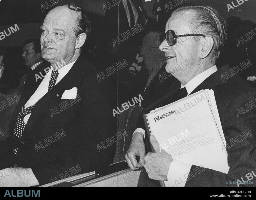 Göteborg 1977-05-10 - Presskonferens Broströms - Tirfing - fr v styrelsens ordförande Kristian von Sydow och vd Ingemar Blennow vid bolagsstämman i Göteborg *** Local Caption *** GP-mapp Broström Rederi AB. BENGT MAGNUZON.