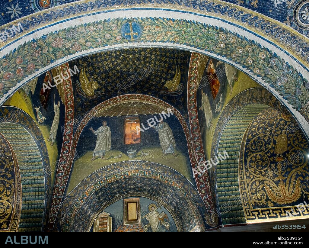 Mosaicos en el interior del Mausoleo de Gala Placidia, Siglo V, Rávena, Emilia-Romagna, Italia.