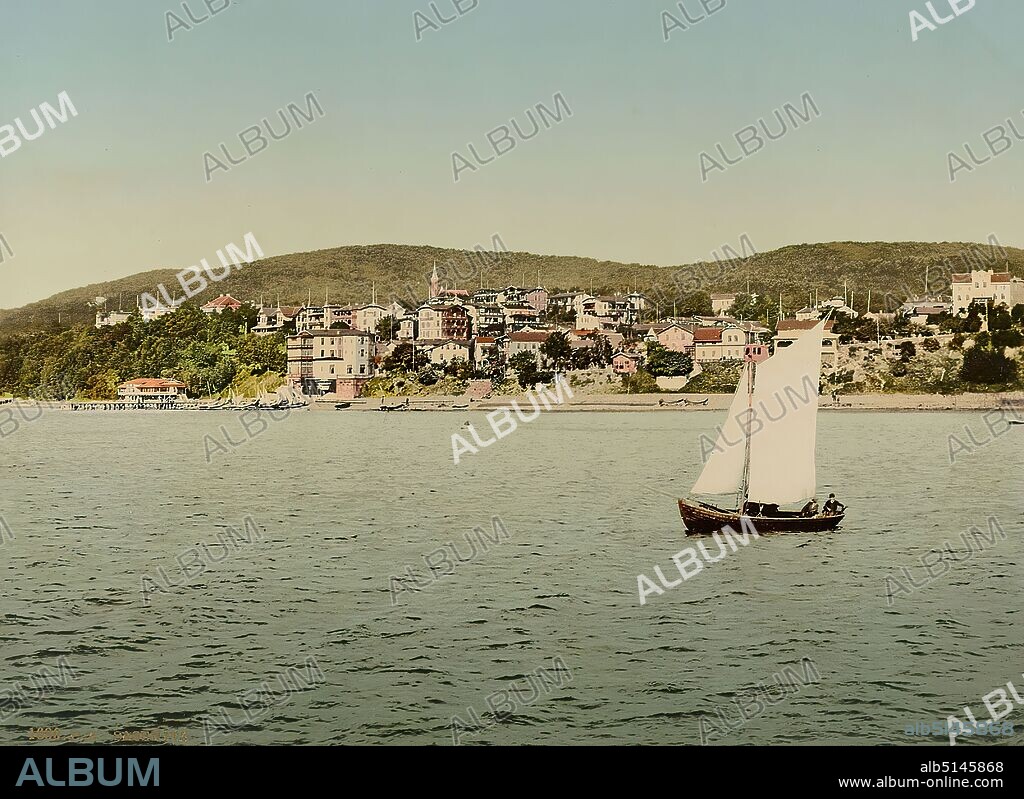 Sassnitz, Staatliche Landesbildstelle Hamburg, collection on the history of photography, photochrome print, Total: Height: 16,20 cm; Width: 22,40 cm, titled: recto u. l.: title, stamp of the Staatliche Landesbildstelle Hamburg, travel photography, landscape photography, coast, hist. Building, locality, street, hist. place, town, village, sea, sailing ship, sailing boat, town, city, city view (veduta), Sassnitz (town).