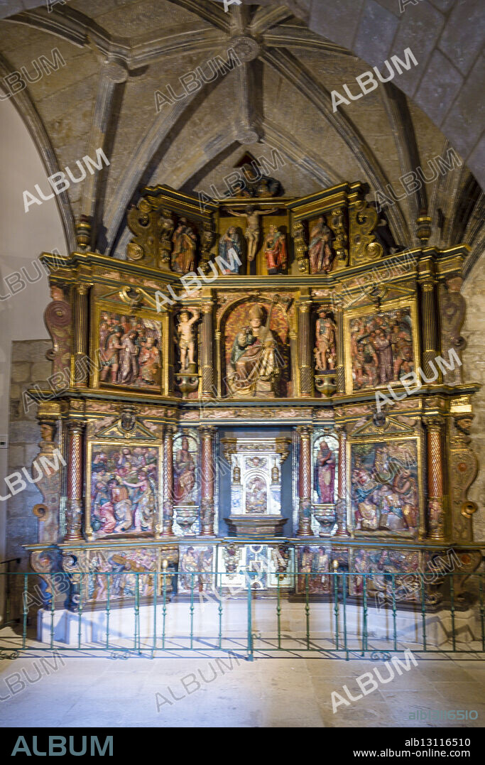 Romanesque style retable, dating from the late 16th century, Romanesque church, of San Martín de Tours, consecrated in 1156, San Martin de Unx, foral community of Navarra, Spain.