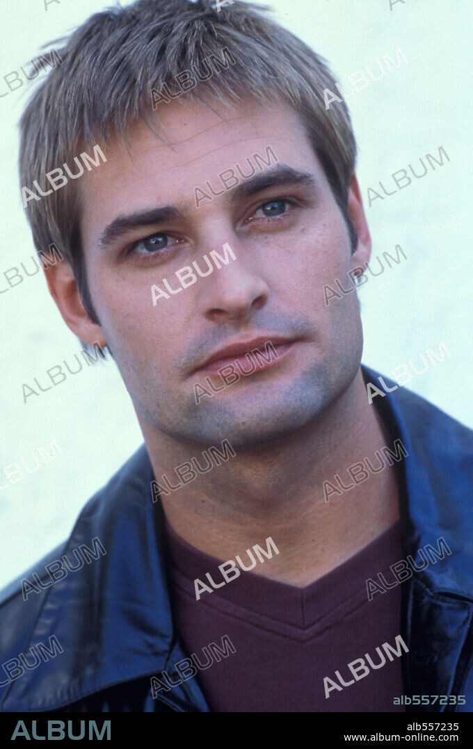 JOSH HOLLOWAY en COLD HEART, 2001. Copyright NU IMAGE.