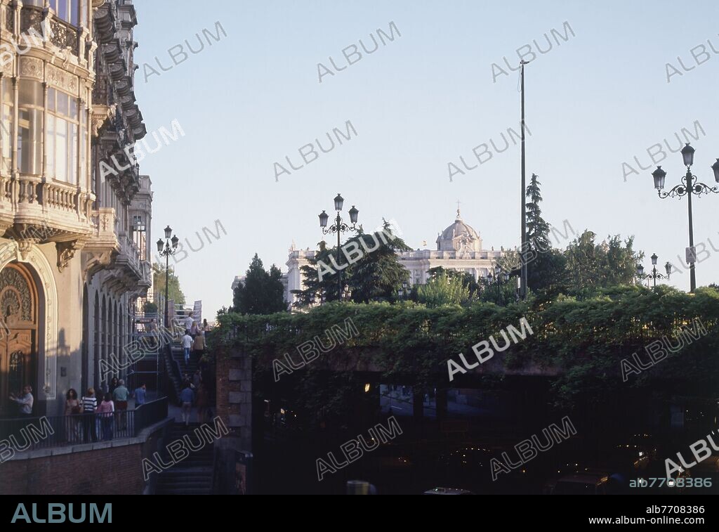 TUNEL DESDE LA PLAZA DE ESPAÑA A LA CALLE BAILEN.
